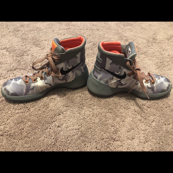 Nike Kids Hyperdunk 2015 Basketball Shoe - Picture 6 of 8